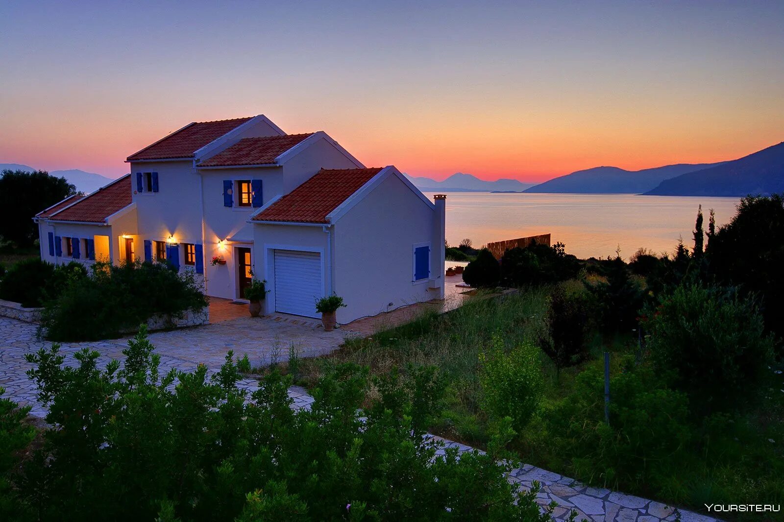 Домик на берегу моря. Маленький домик на берегу моря. Земляничная вилл греция. Недорогой домик на берегу моря. Вилла на северном кипре.