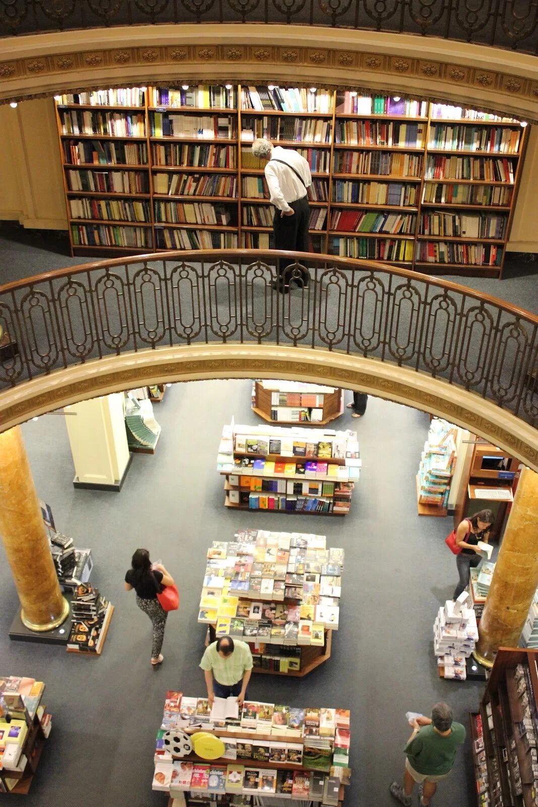 Красивый книжный магазин. Самые красивые книжные магазины. Необычные книжные магазины. Самые большие книжные магазины Москвы.