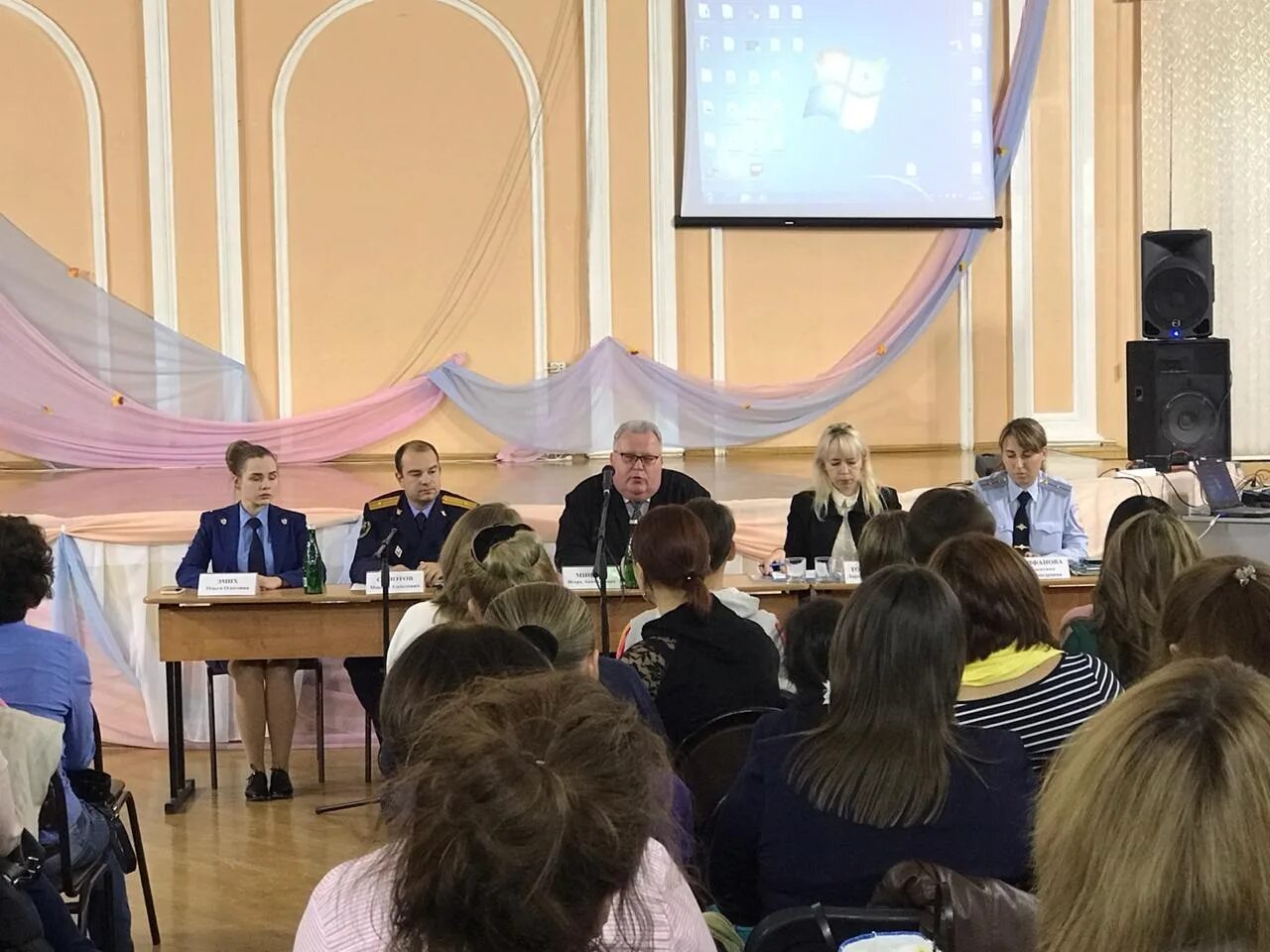 Лицей волжский отзывы. Волжский лицей 1 2015. Лицей волжский отзывы. Школа 37 волгоград. Лицей 1 волжский директор.