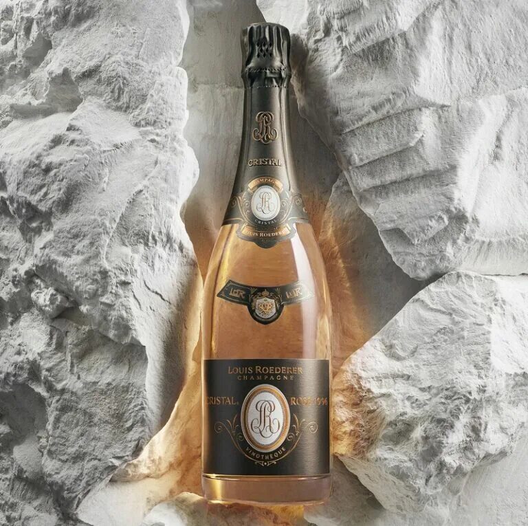 Шампанское кристалл. Луи Родерер Кристалл. Шампанское Louis Roederer Cristal. Луи Родерер Кристаль Розе. Champagne Louis Roederer этикетка.