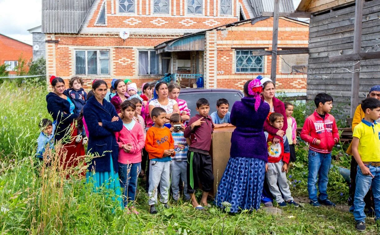 Клуб таборы. Значок табора. Источник в таборах. Клуб таборы. Selangor.