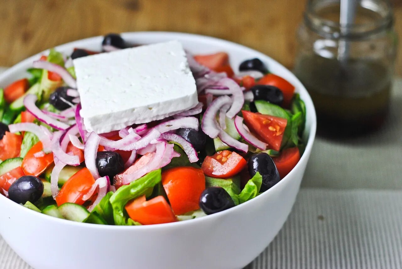 Греческий классик. Греческий салат Хорьятики. Хориатики греческий. Grecheskiy Salt. Греческий салат на новый год.