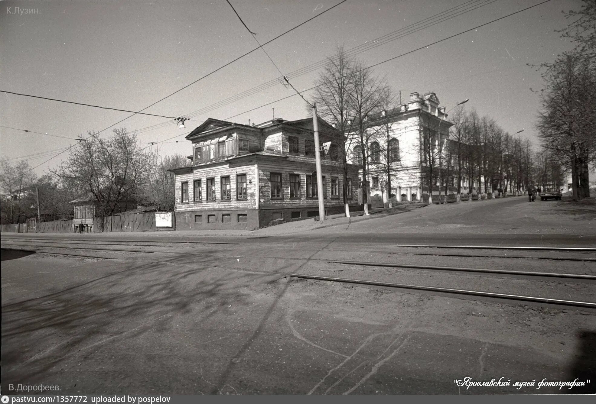 Нефтяников 25. Ньютона 18 ярославль. Володарского 13 ярославль. Ярославль ул. Дом на духовской ярославль жадовской.