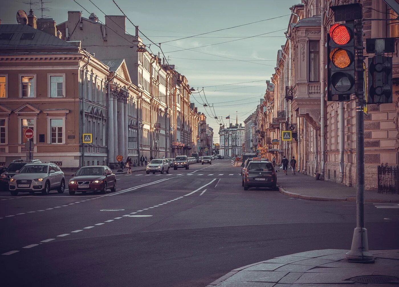 Обыкновенная улица. Большая московская улица (санкт-петербург). красивые улицы.