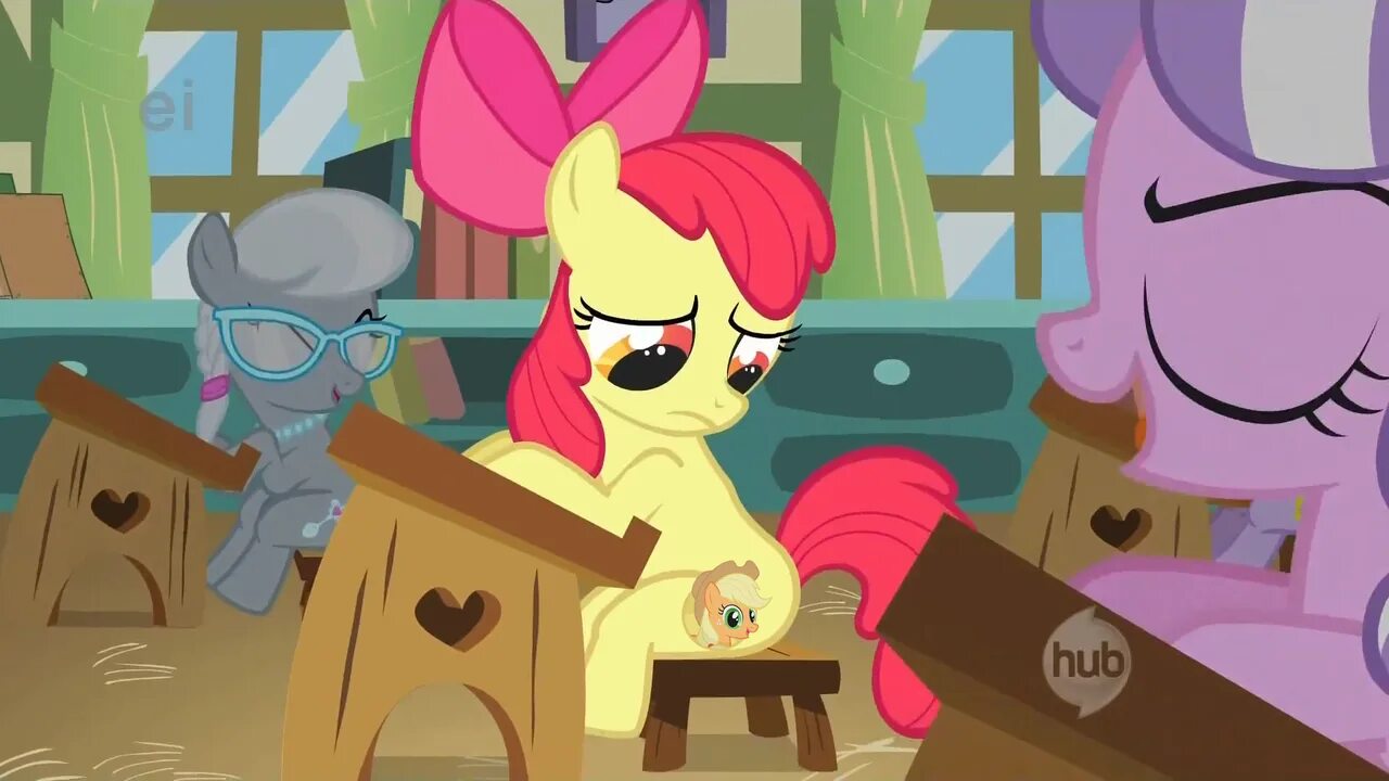 Эппл блум и даймонд тиара. Издеваться над пони. Издеваться над пони. Издевательство над пони. Фабрика радуги.