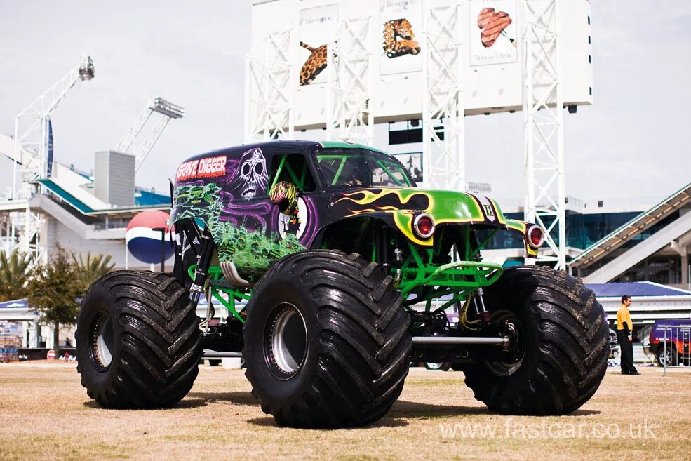 Ламборгини монстр трак. Lamborghini монстр-трак. монстр траки-грэевдигер-grave digger. grave digger monster truck 1951 ford.