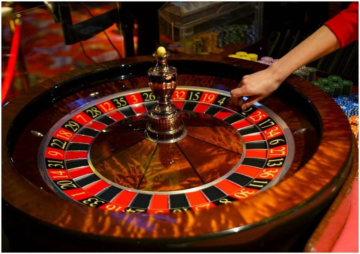 Qatar roulette. Рулетка казино неон. Виртуальное казино, интернет-казино, рулетка. Стол рулетки. Колесо казино.