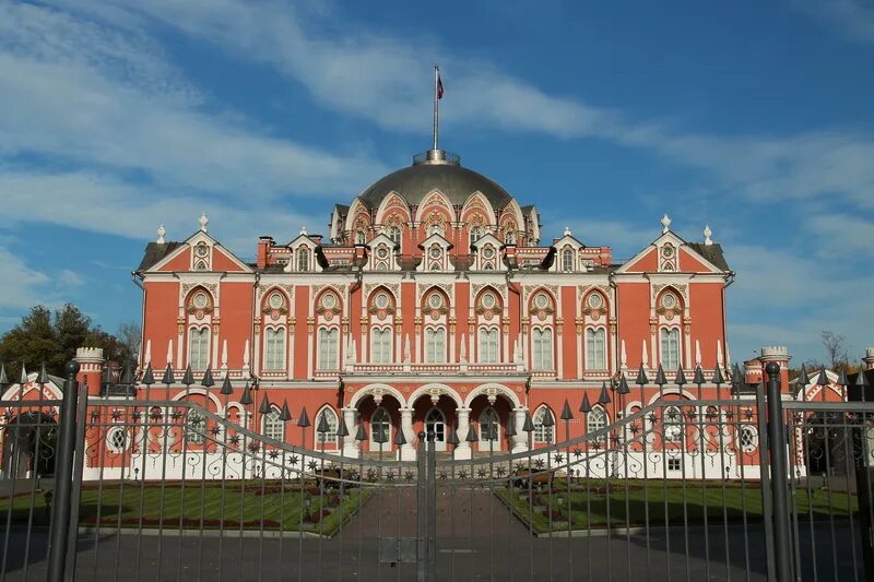 Военно воздушную инженерную академию им жуковского. Академия имени жуковского москва здание. Петровский дворец ввиа им жуковского. Военно-воздушной инженерной академии (ввиа) им. Путевой дворец академия жуковского.