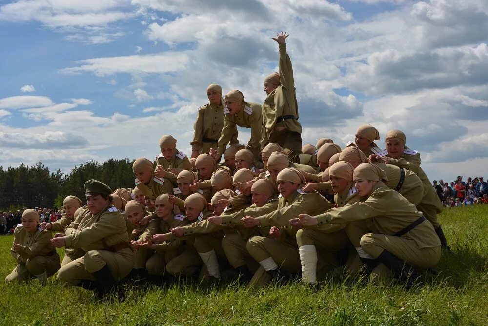 Историко патриотические. Военно историческая инсталляция. Военные реконструкторы Рыбинск. Встреча военных в Екатеринбурге. Сайт военного клуба