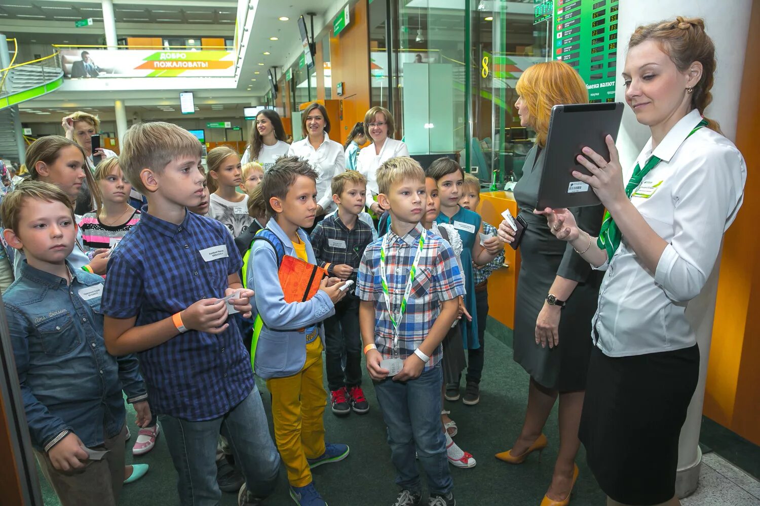 сбербанк здание. сбербанк россии. атрибуты сбербанка. картинка детский сбербанк. здания сбер проекты.