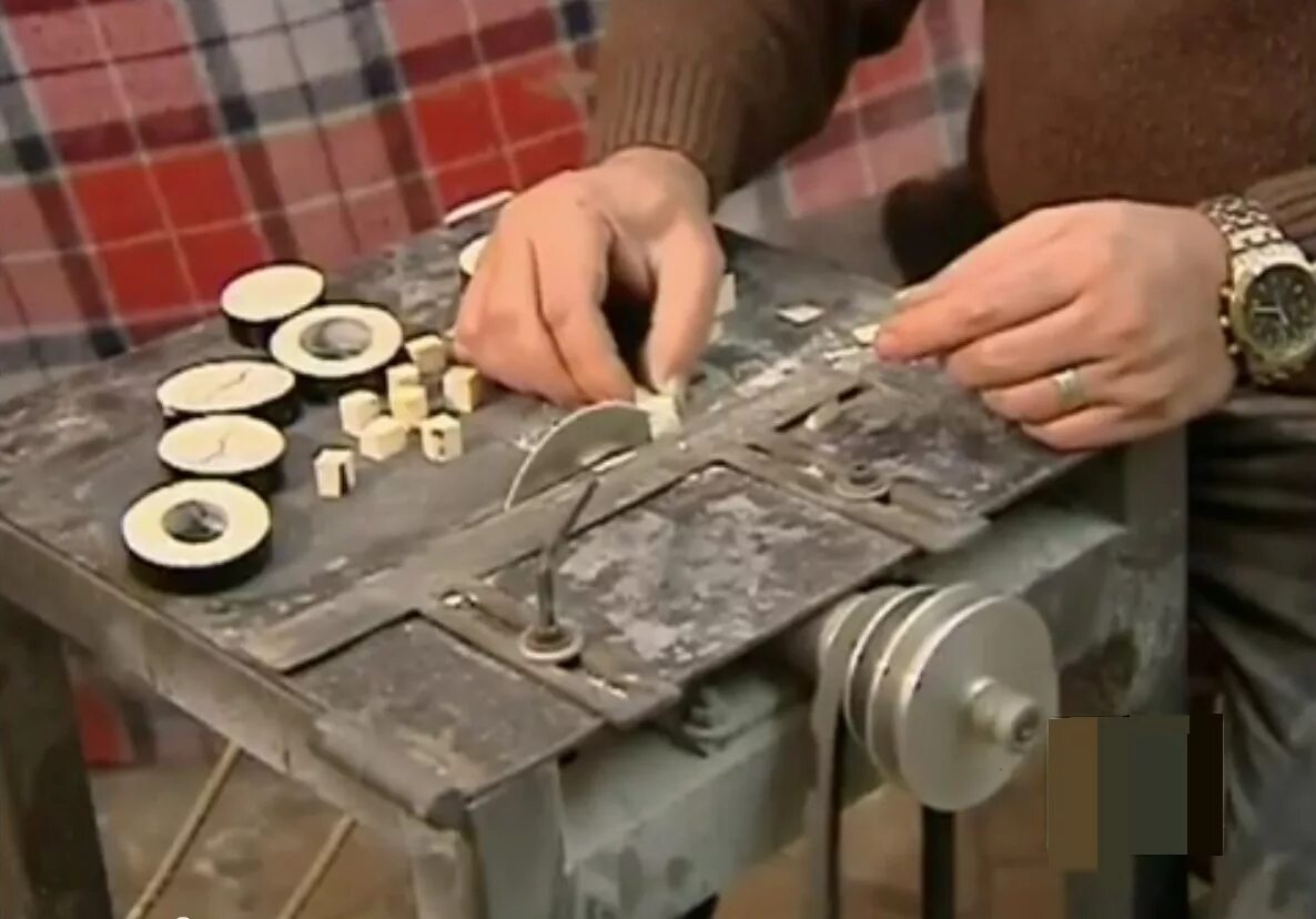 Станок для изготовления четок. Кость пилить. Пила для костей ручная. Кость пилить. Кость пилить.