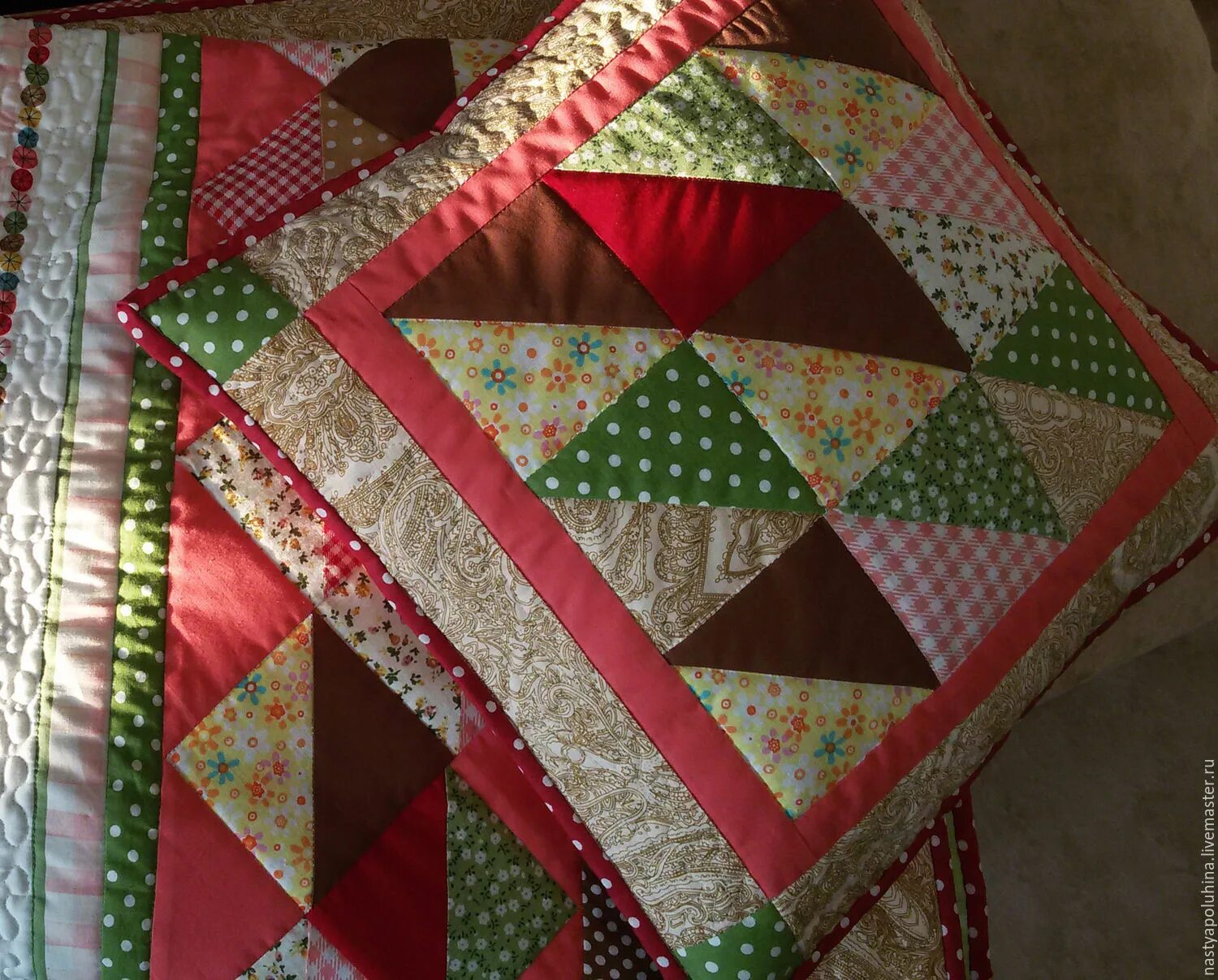 Изделия техникой пэчворк. Лобастов Бабушкино лоскутное одеяло. Подушкины секреты пэчворк. Пэчворк Курпе. Кимрское лоскутное шитье.