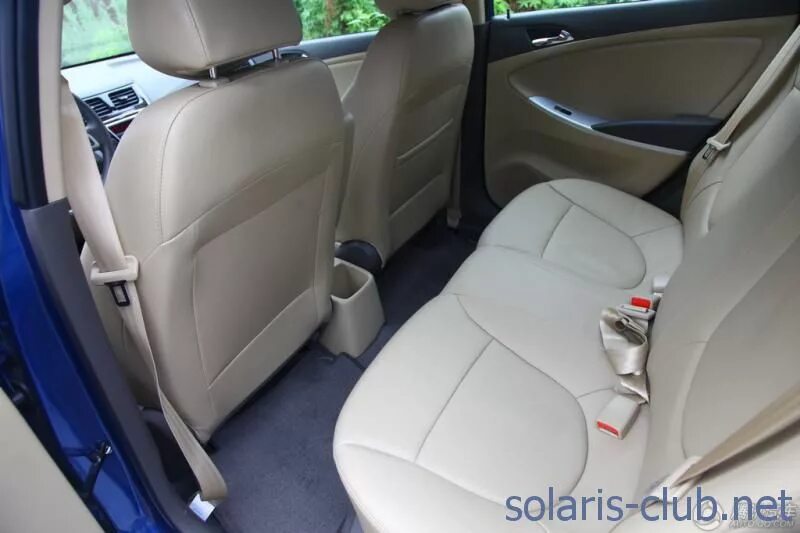 Заднее сиденье хендай солярис. Габариты сидения Hyundai Solaris. Solaris 2012 заднее сидение.