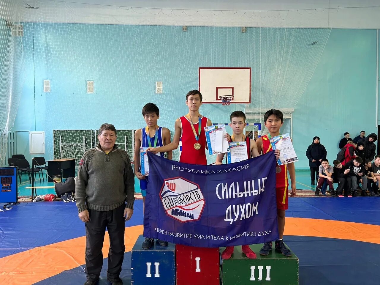 Федерация бокса черногорска. Единоборства абакан. Коллектив сш единоборств абакан. Первенство хакасии по тхэквондо. Первенство города волгограда по тхэквондо итф награждение.