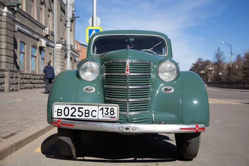 Номер иркутска автомобили. Ретро авто Иркутск. Победа машина в Иркутске. ЕС авто Иркутск. Тачки Иркутск автосалон.