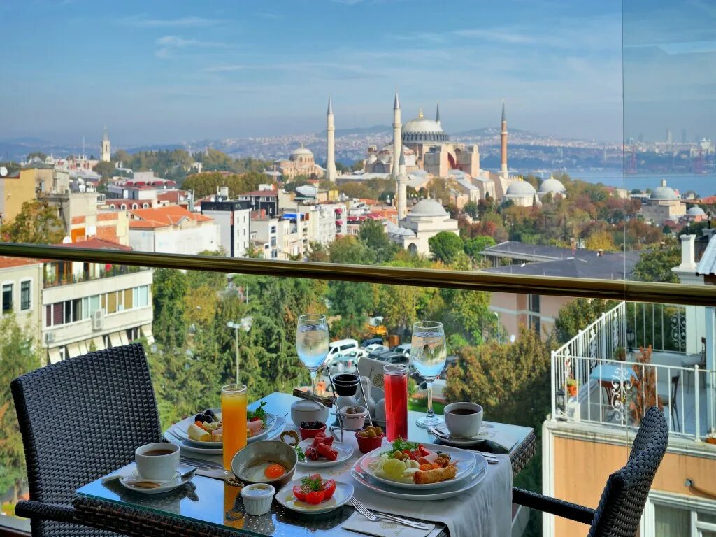 Burckin Hotel Стамбул. Burckin Suites 4 Султанахмет Стамбул. Burckin Hotel 4 Boutique Султанахмет Стамбул. Терраса Босфор Стамбул. Тур в стамбул из минеральных