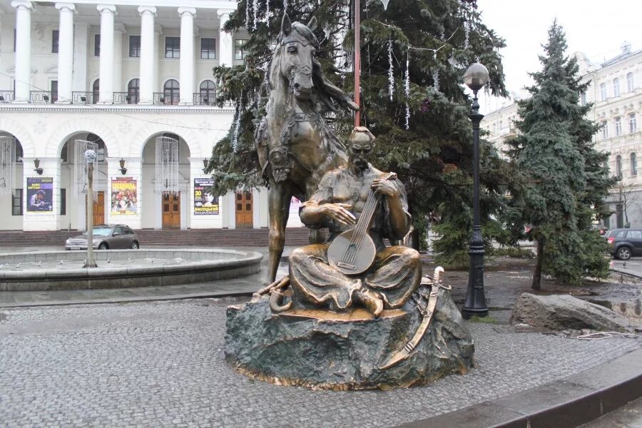 Памятник казаку мамаю. Казак мамай скульптура. Памятник мамай. Памятник мамай. Памятник мамай.