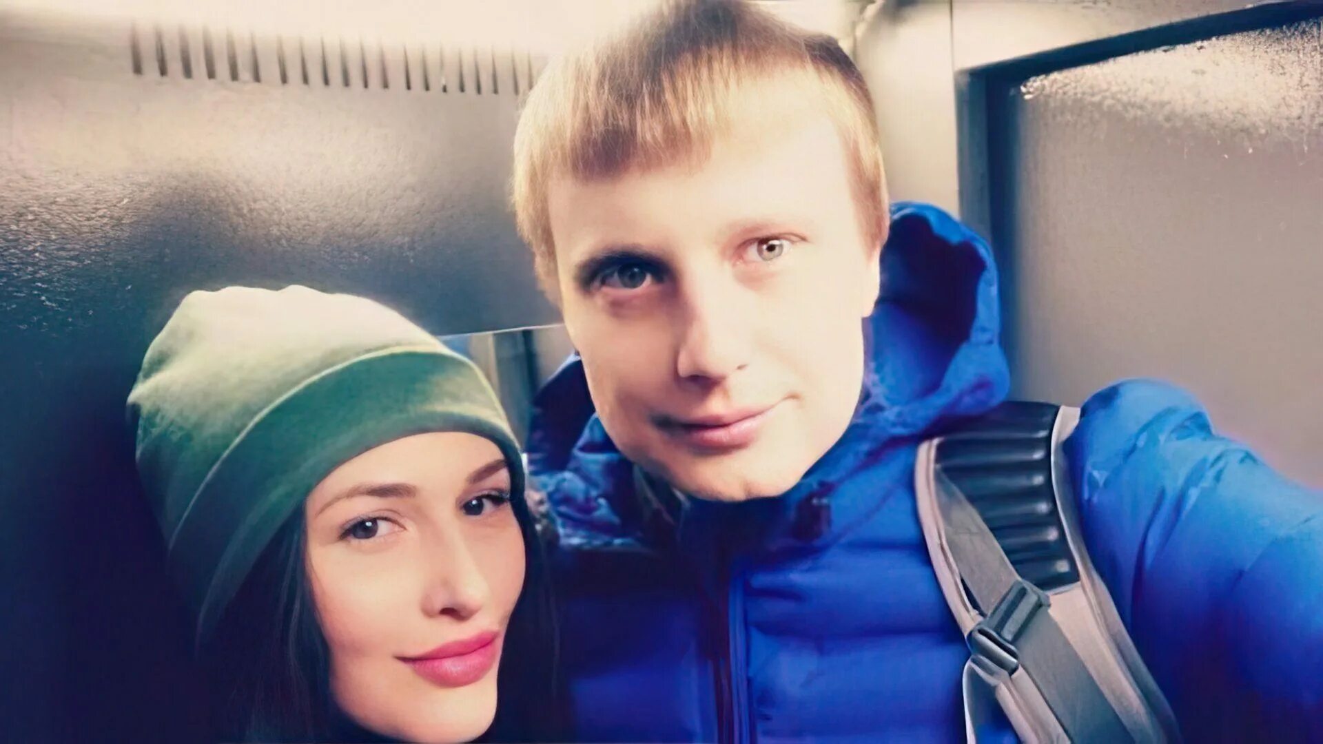 Жена комиссаренко как зовут. Девушка славы комиссаренко. новая девушка славы комиссаренко. девушка славы комиссаренко 2025. слава комиссаренко и его девушка.