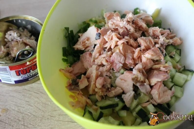 Салат с консервированной горбушей и кукурузой - пошаговый рецепт с фото на Повар