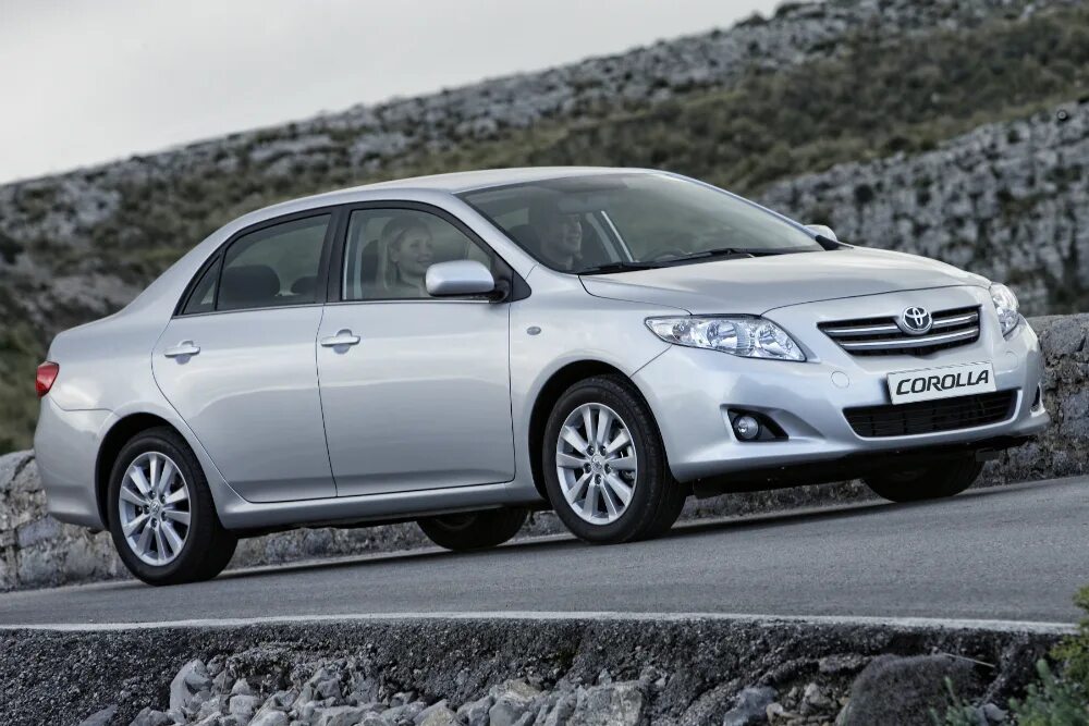 File:2011 Toyota Sienna -- 2010 DC.jpg - Wikipedia