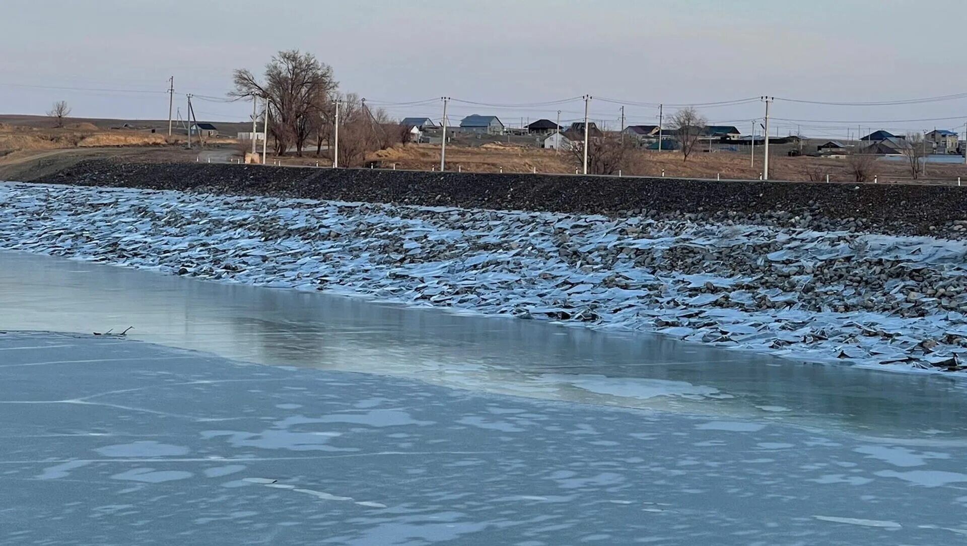 Водохранилище Алматинской области. Прорыв дамбы в Алматинской обл. Мынбаево Алматинская область. Плотина в Алматы. Дамба алматы