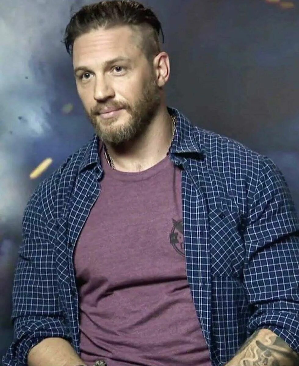 Tom Hardy. Фото Тома Харди. Том Харди в клетчатой рубашке. Том Харди в рубашке. Том харди видео