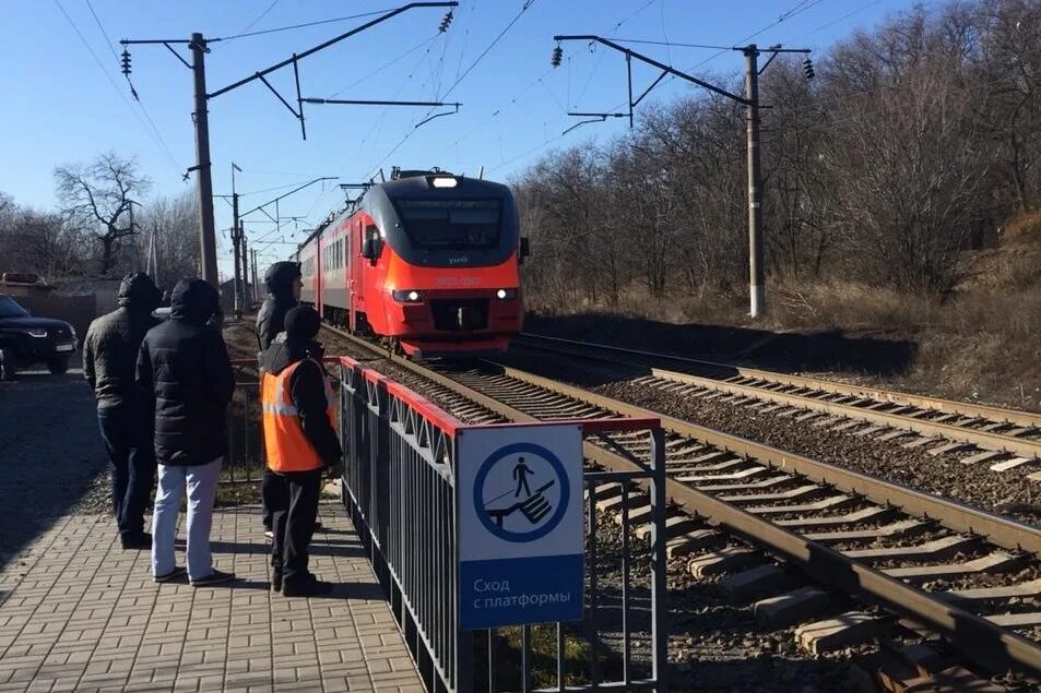 Поезд ростов курганинск. Электричка Ростов Таганрог. Электричка Ростов. Ростовская городская электричка. Городская электричка Ростов.