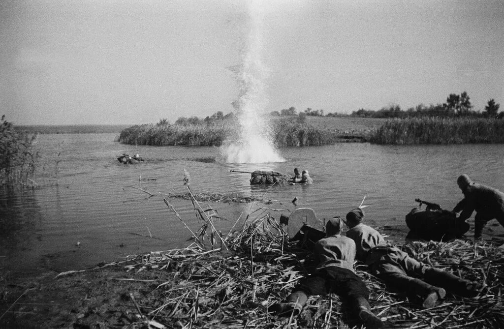 Битва за Днепр форсирование Днепра. Битва за Днепр 1944. Битва за Днепр 1943. Форсирование реки Днепр в 1943 году. Переправа бой