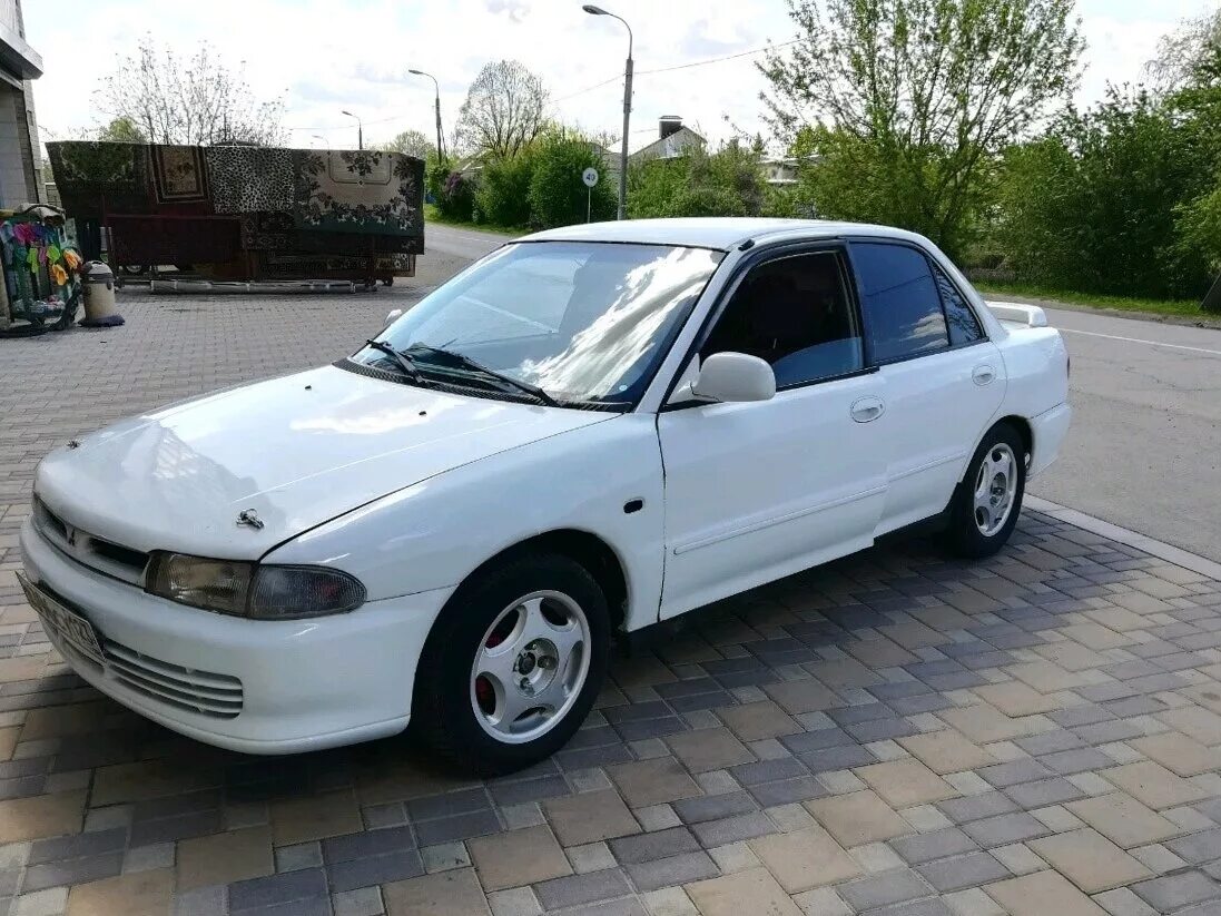 Митсубиси 95 года. Mitsubishi Lancer 1995. Мицубиси Лансер 1995. Мицубиси Лансер 6 1995. Mitsubishi Lancer 1995-2000.