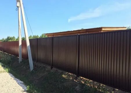 Забор из профнастила с металлическими столбами