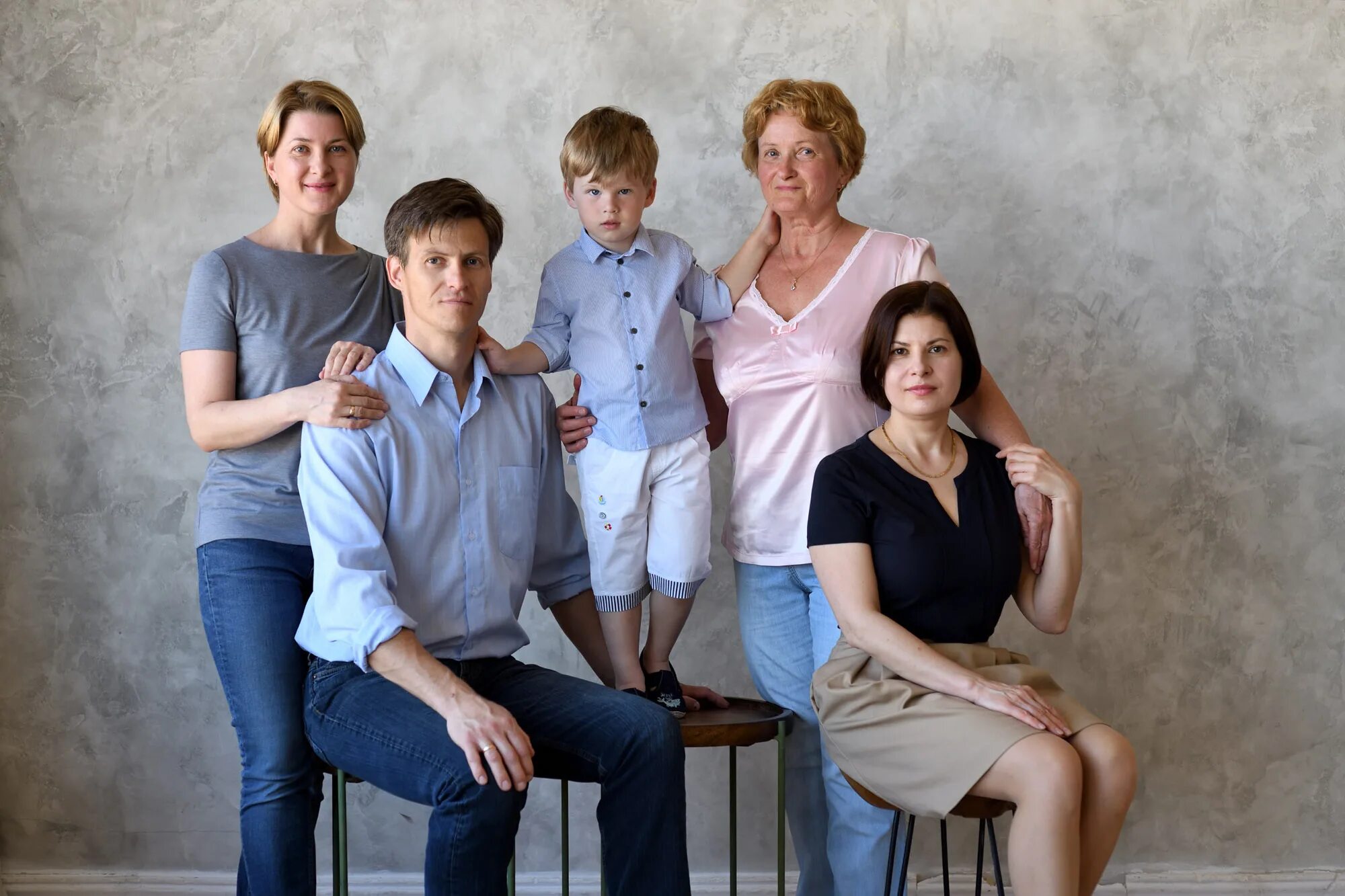 Большая счастливая семья. Семья картинки. Счастливая семья на природе. Семья березкиных состоит из шести человек. Семья березкиных состоит из шести человек.