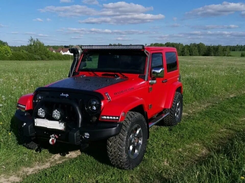 Купить внедорожник московская область с пробегом. Jeep Wrangler 3 дверный 2014. Красный 3х дверный Вранглер. Jeep Rubicon 2023. Машина Jeep Wrangler 3 дерм.