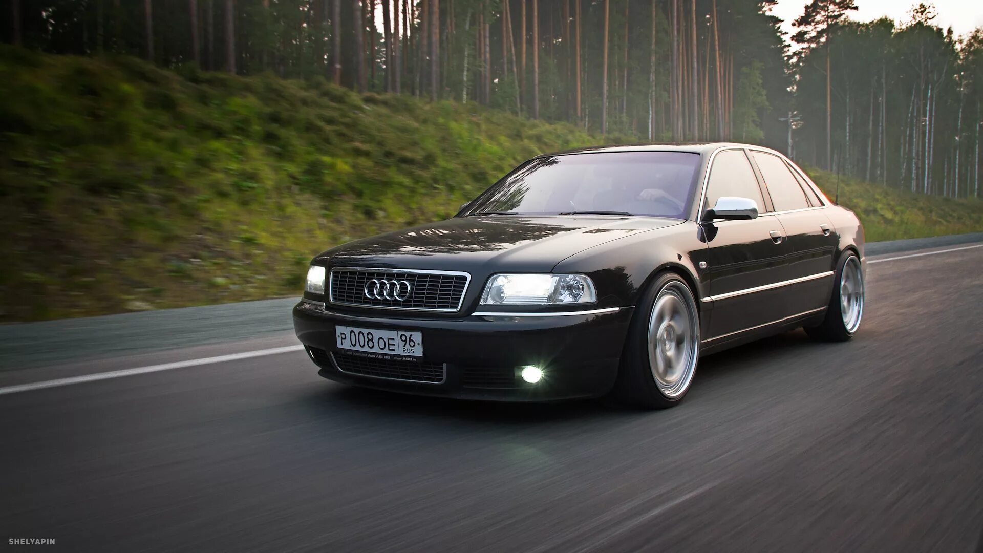 Купить б/у Audi A8 I (D2) 4.2 AT (285 л.с.) 4WD бензин автомат в Санкт-Петербург