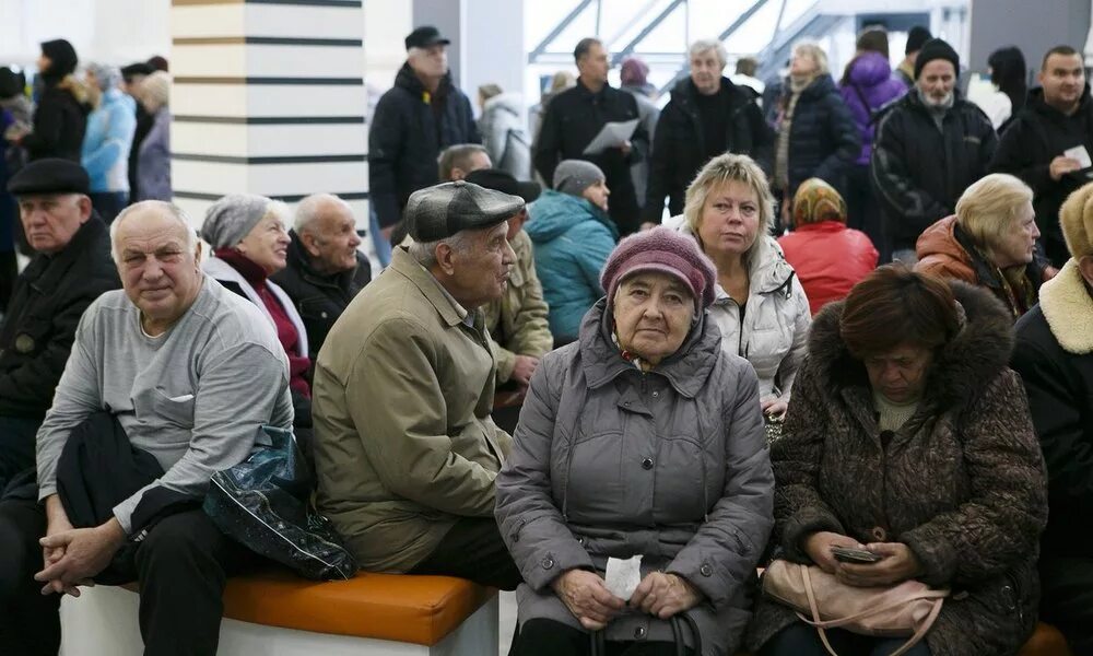 Пенсионеры Украины. Пенсии переселенцам в Украине. Пенсионеров лишают льгот. Демонстрация пенсионеров.