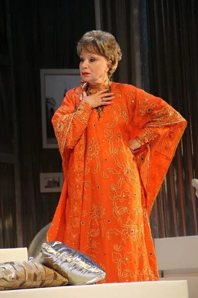 Ганна слуцки. Театр дом самара. Театральная 6 самара приставы. 6 блюд из одной курицы спектакль самара. Театральная площадь 11 саратов судебные приставы.