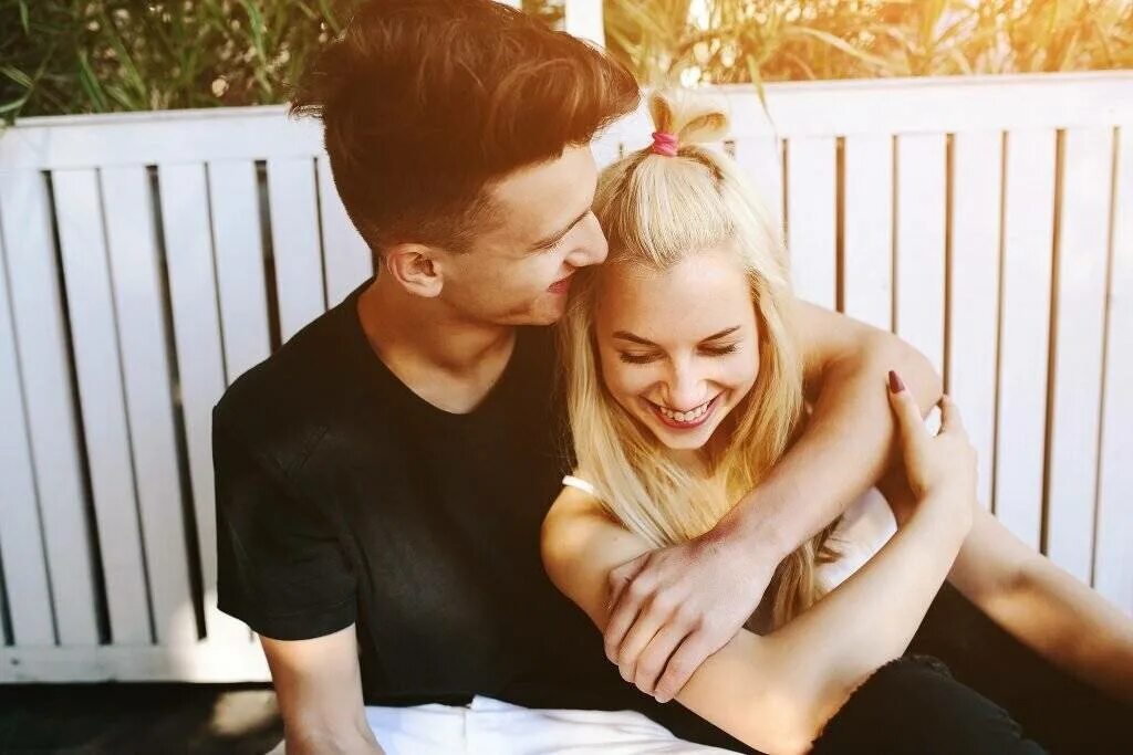 Счастливые влюбленные. Мужчина и женщина. Счастливые гармоничные отношения. Любовь по дружбе. Отношения между мужчиной и женщиной.