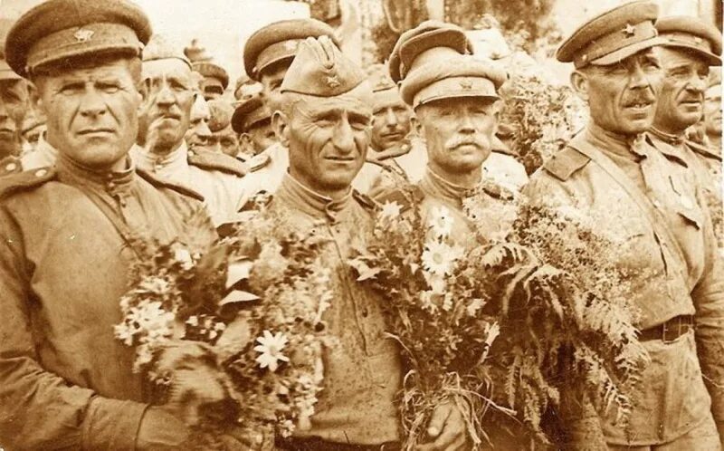 15 Апреля 1944 освобождение Алушты. Освобождение Ялты 1944. День освобождения Алушты 15 апреля 1944. Симферополь освобожден от немецко-фашистских захватчиков (1944 год). Фашистских захватчиков в 1944 году