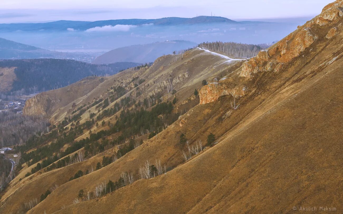 Алданское нагорье. Река тимптон пороги. Горы алданского нагорья. Верхоянские горы. Дорога томмот якутск.