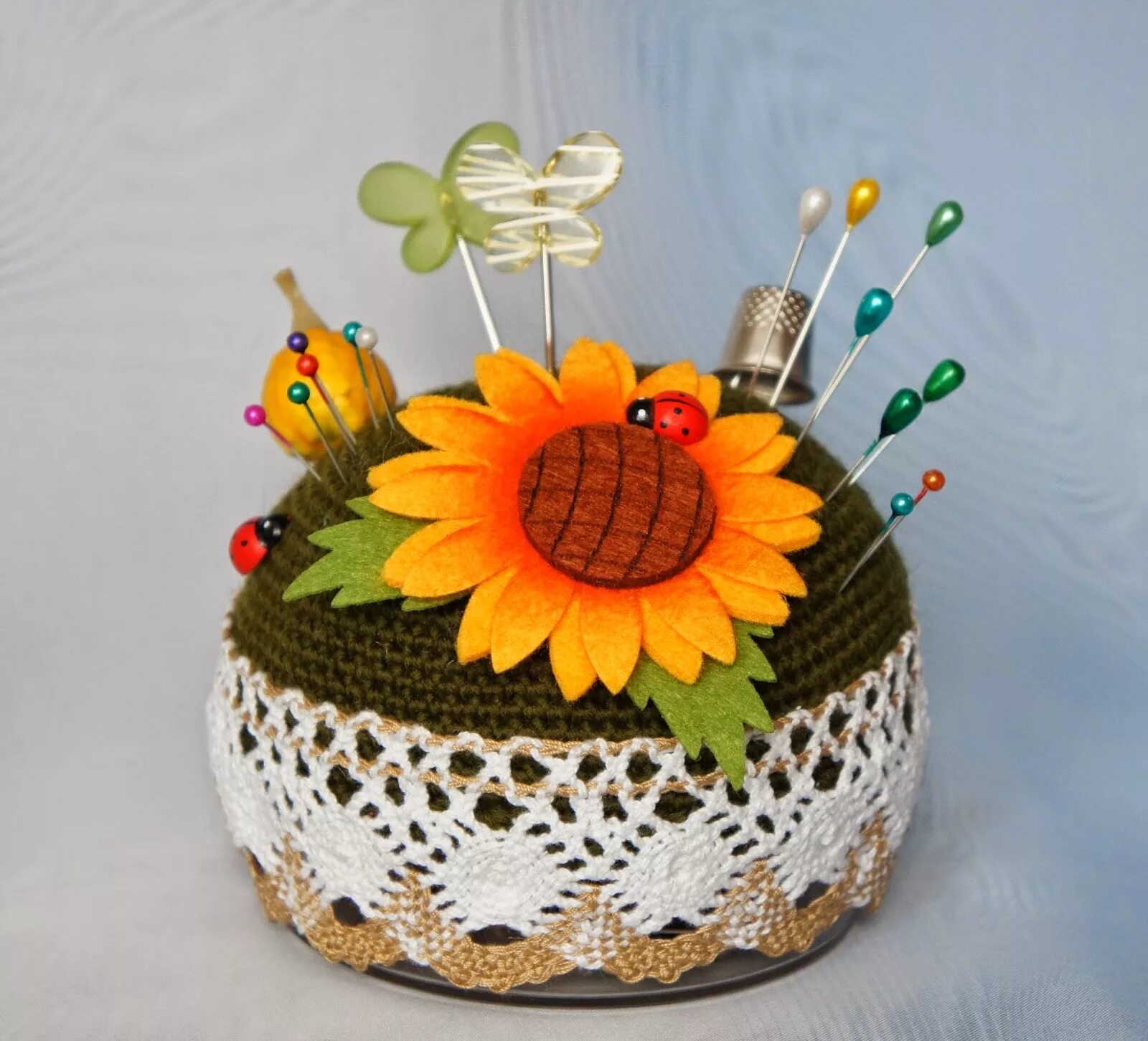 идеи для игольницы. игольница из подручных материалов. игольница подушечка. оригинальные игольницы. игольница из ткани.
