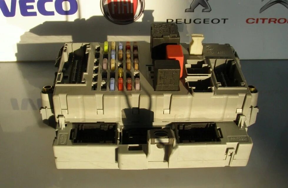 Боди компьютер ивеко дейли. Iveco 5801677506. 5801926270 ивеко. 5801926270 ивеко. Боди компьютер ивеко стралис.