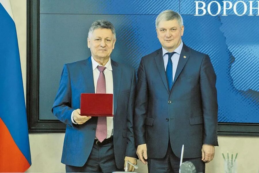 Анна бурзаковская яхонты. Бывший директор завода воронеж. Директора кадетского корпуса уволили. Электросигнал воронеж. Вакансии директор в воронеже.