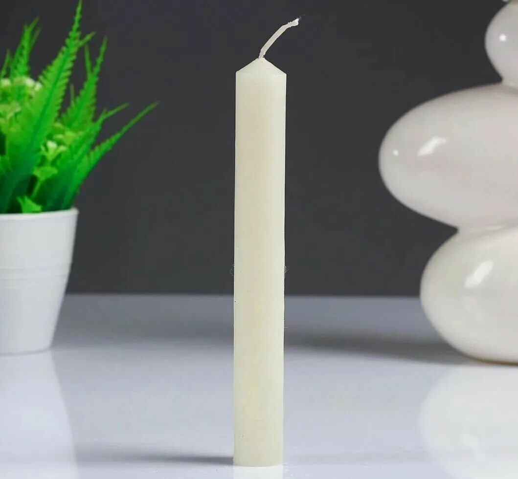 Свечка хозяйственные. Свеча хозяйственная белая 70 гр (165мм). (уп. 4 х 25 см. Свеча парафиновые 70 гр.