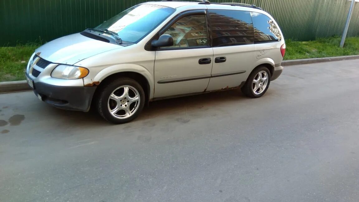 Диски на додж караван. Додж Караван r19. Dodge Caravan r18. Додж Караван 4. Колеса Додж Караван 4.