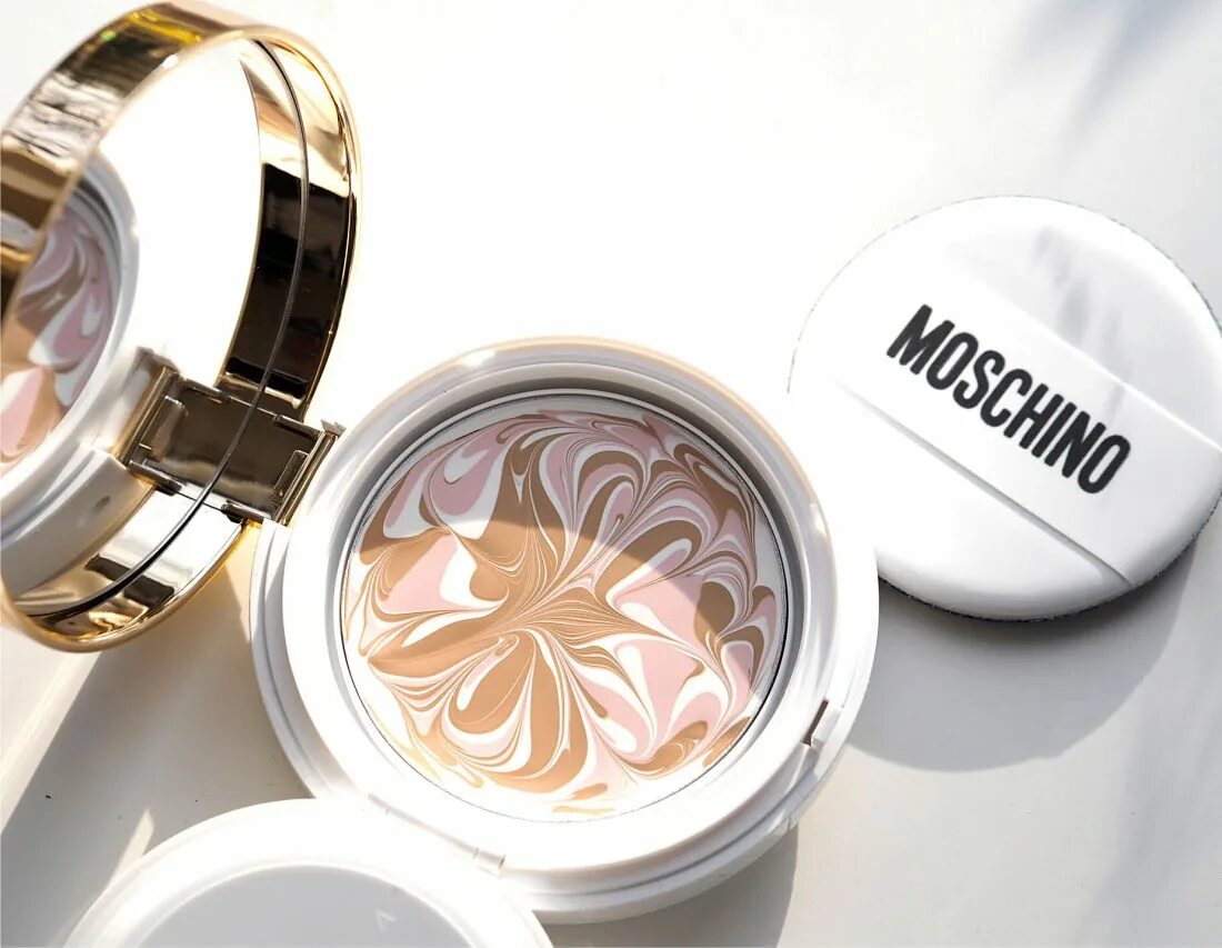 Кушон Tony Moly Moschino. Кушон 2023 Китай. Dolce Gabbana кушон. Кушон гуччи.