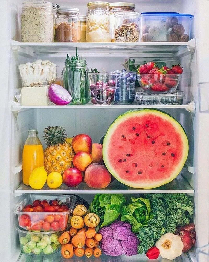 Холодильник с продуктами. Холодильник с едой. [Jkjlbkmybr c ghjkernfvb. Фрукты в холодильнике. Фруктовые холодильники