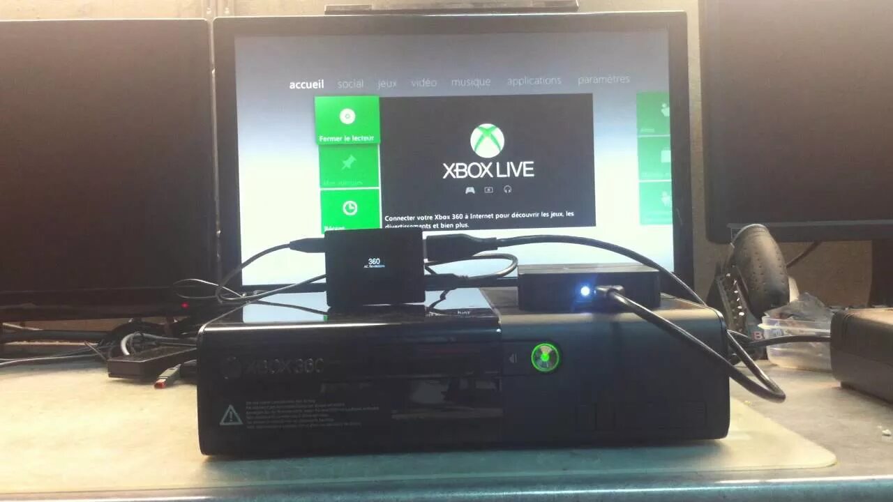 Xbox 360 e. Xbox 360 e Stingray. Xkey Xbox 360. Xbox 360 Slim экран. Xbox 360 выключается