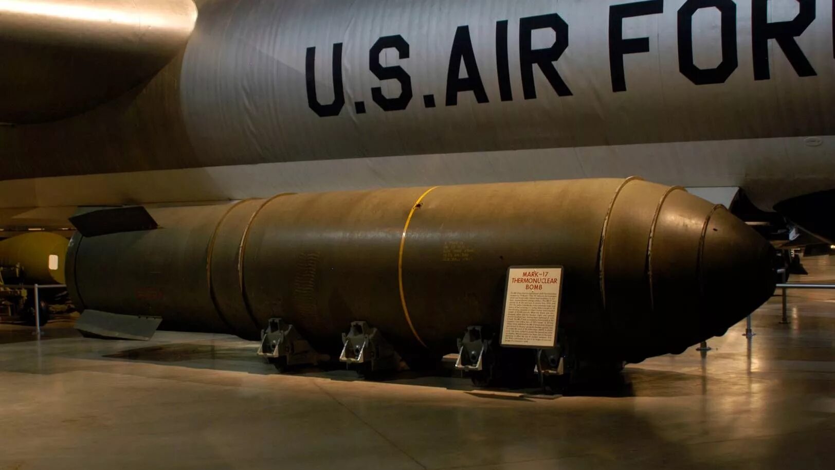 Название ядерного оружия сша. Царь бомба США. Царь-бомба ядерное оружие России. Термоядерная бомба MK-17. Ядерная боеголовка России царь бомба.