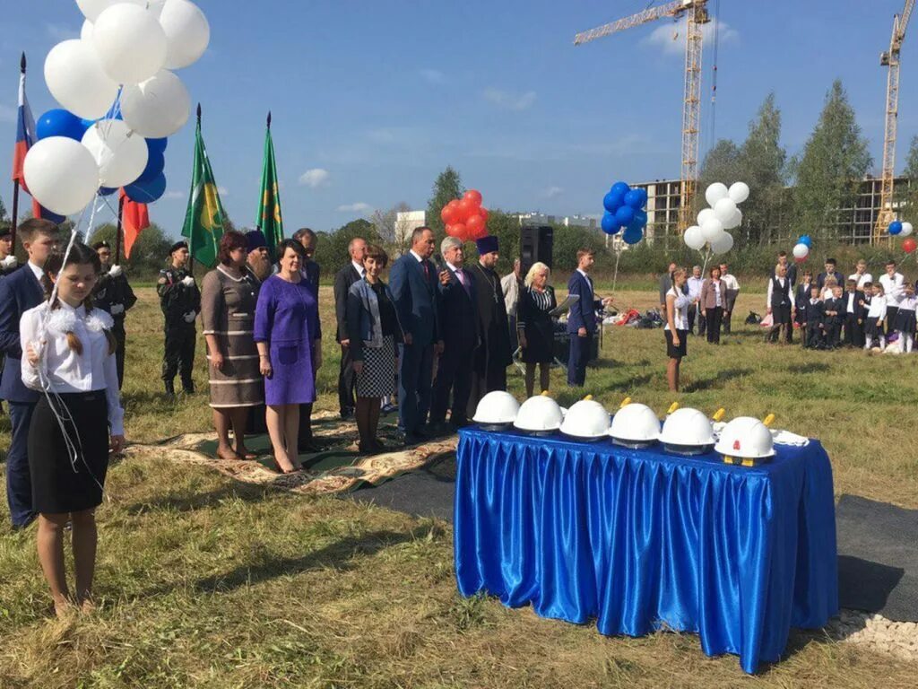 Погода в районе большевик. П Большевик Серпуховский район. Серпуховский район Совхоз Большевик. Школа поселка Большевик. Поселок Большевик Серпу.