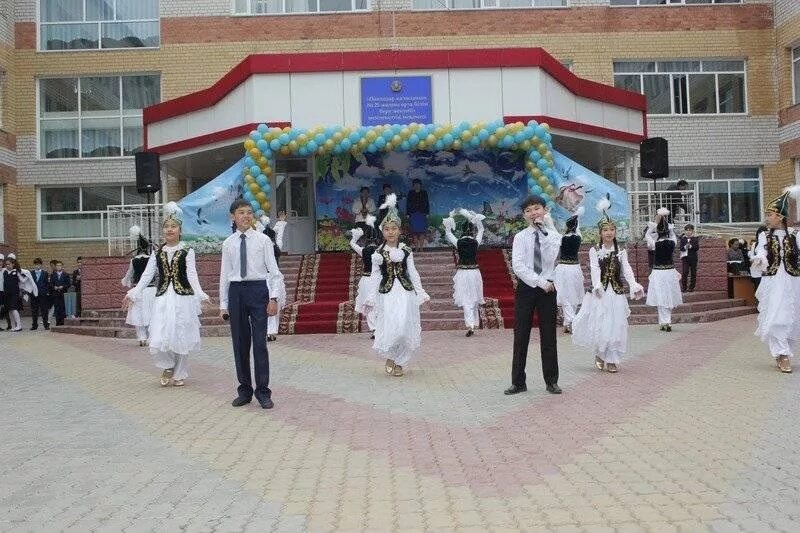 Школы павлодарской области. 25 Школа Павлодар. Школа №13 города Павлодар в РК. Школа 7 города Экибастуз Павлодарской области. Учителя майской средней школы Павлодарской области.