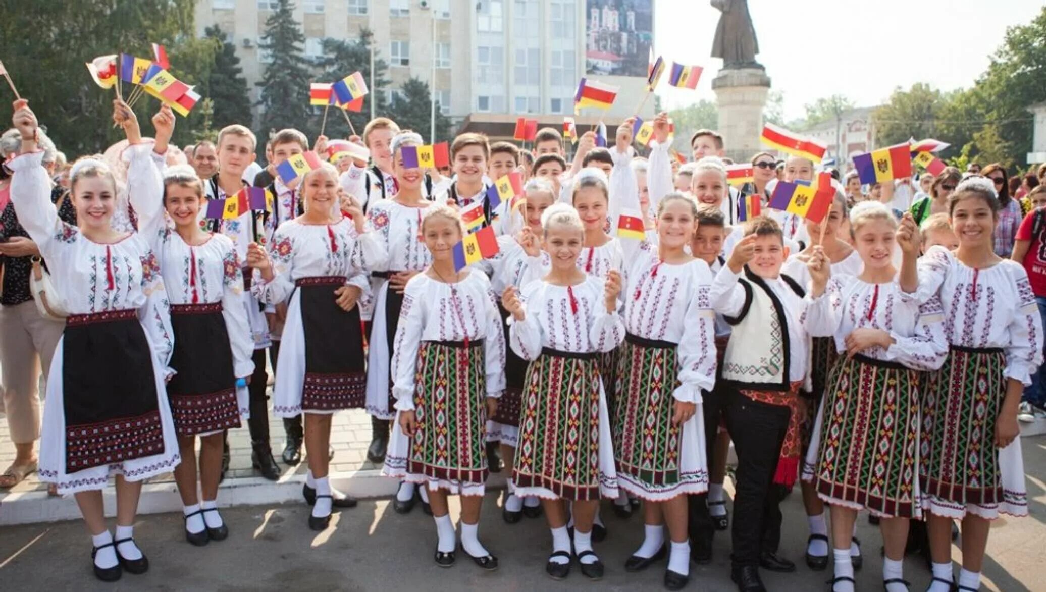 Молдаван нация. Праздники Молдовы. Молдавия нация. Молдавия жители. Молдавия люди.